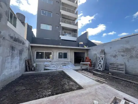 VENTA DEPTO 3 AMB CON GRAN PATIO - EN CASEROS