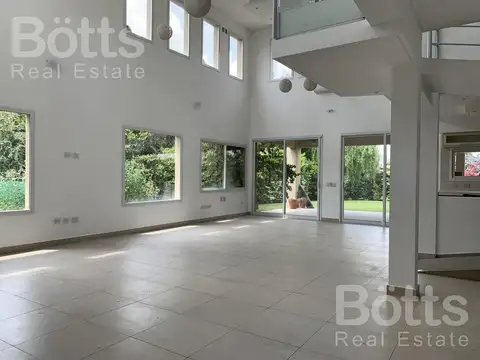 Carola Lorenzini 4951, Francisco Alvarez