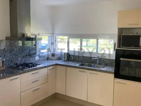 Casa 5 ambientes con 1 baño