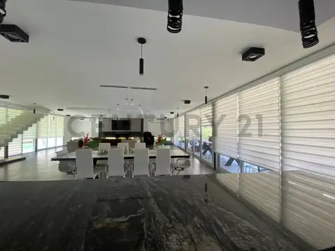 CASA A LA VENTA EN MIRALAGOS 3 DORMITORIOS