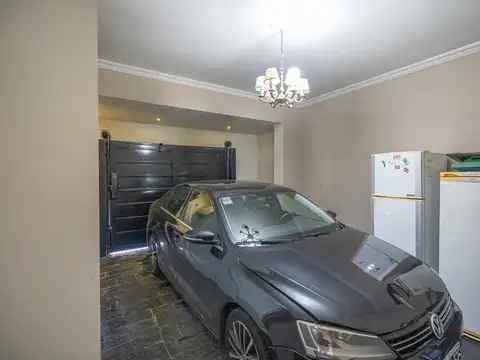 Casa 6 ambientes con 2 baños