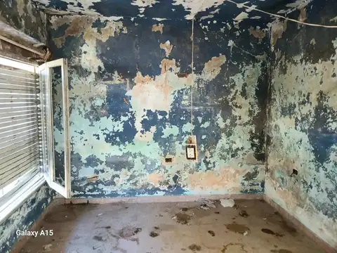 Venta vivienda 3 amb y local (para refaccionar)