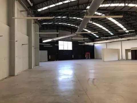 Deposito en alquiler sobre Au Panamericana altura peaje Escobar