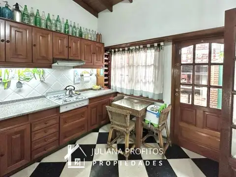 Casa en Venta con 2 cocheras