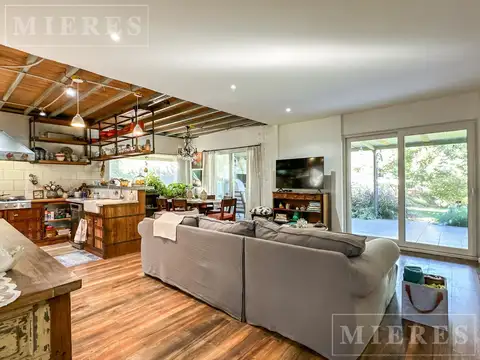 Casa en venta sobre calle en cul de sac en San Matias área 3