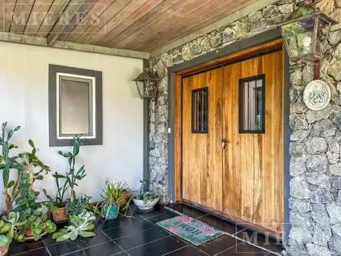 Casa 6 ambientes con 4 baños