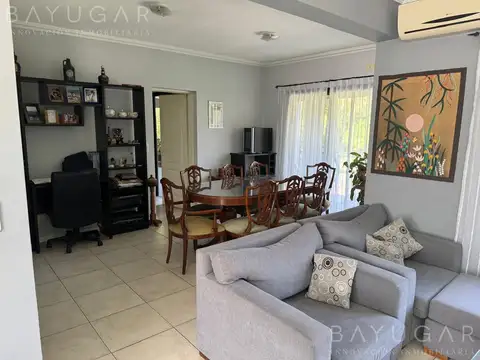 Casa en Venta con 4 cocheras