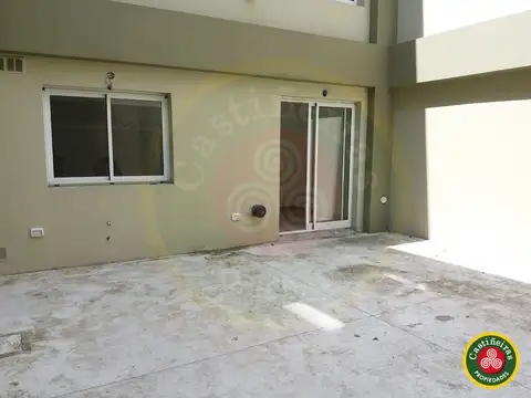 ULTIMO DEPARTAMENTO 2 AMBIENTES con COCHERA y PATIO - A metros de Av. Alsina   VENTA DIRECTA  