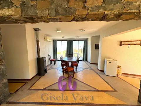 Casa 6 ambientes con 2 baños