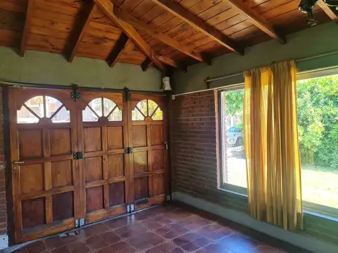 VENTA CASA 5 AMB C/PARQUE y QUINCHO VILLA PRIMERA