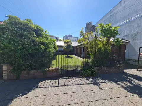 VENTA CASA 5 AMB C/PARQUE y QUINCHO VILLA PRIMERA