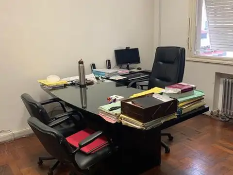 Oficina 6 ambientes con 2 baños