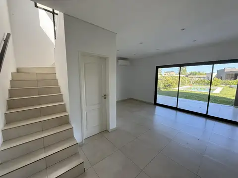 Casa en Alquiler en Manzanares, USD 1.400