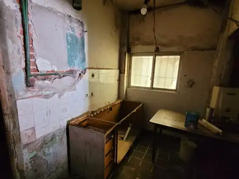 CASA EN LOTE PROPIO A RECICLAR