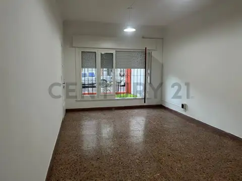 Jonas salk 3900, Piso 0