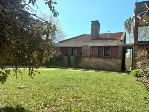 Casa 6 ambientes con 2 baños