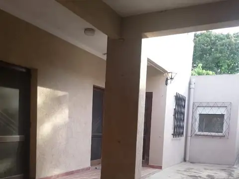 Casa 4 Amb con Patio solo COMERCIAL