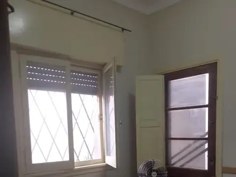 Casa en Alquiler con 2 cocheras