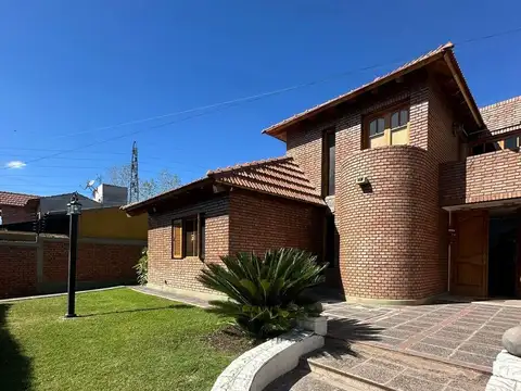 CASA EN VENTA EN GODOY CRUZ