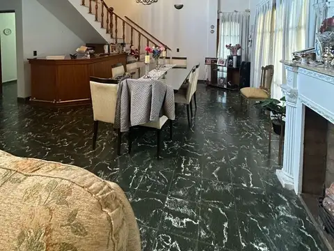 Casa en Venta con 5 cocheras