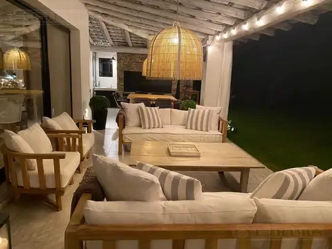 Casa 7 ambientes con 3 baños