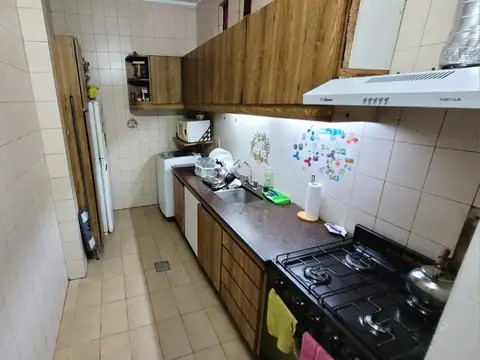 Casa de 4 amb en 2 plantas. Living y comedor, 3 dormitorios. 2 baños, tza, balcón terraza. Cochera.