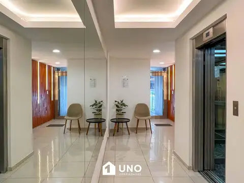 San Martín y Av. Pellegrini - Dpto de 2 Dormitorios Externo. Posibilidad cochera.