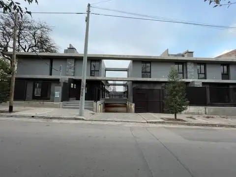 9 de Julio 100, Piso 0