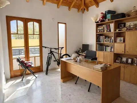 Casa en Venta con 3 cocheras