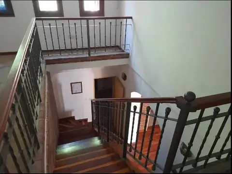 Casa 6 ambientes con 4 baños