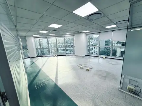 Oficina en Alquiler con 3 cocheras