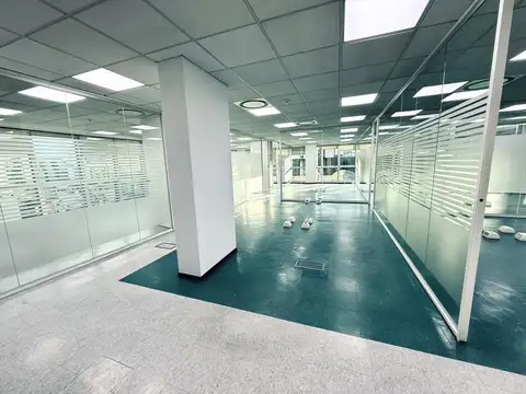 Oficina en alquiler 300 m2 con Cocheras Monserrat