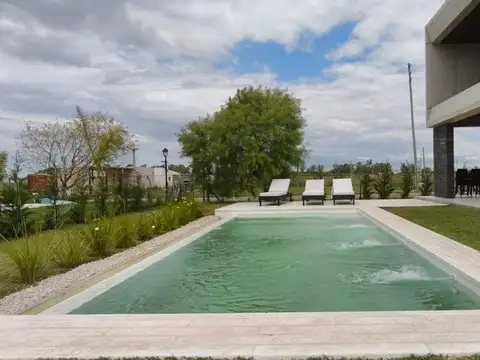 Casa 4 ambientes con 3 baños