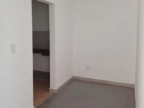 Local en Alquiler en Villa Mercedes, $ 500.000