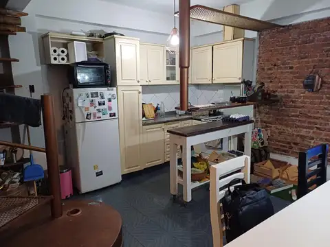 Casa 6 ambientes con 2 baños