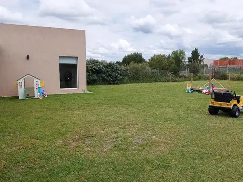 Casa en Venta en Countries y Barrios Cerrados en Pilar, USD 140.000