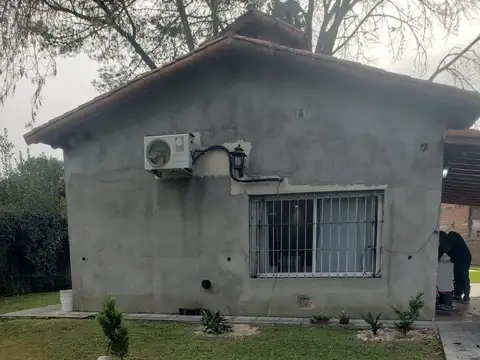 ENCANTADORA - CASA QUINTA - VENTA LA REJA PISCINA
