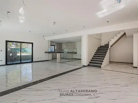 CASA EN VENTA EN EL CAUCE CITY BELL