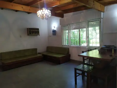 Casa con Jardín y añosa arboleda