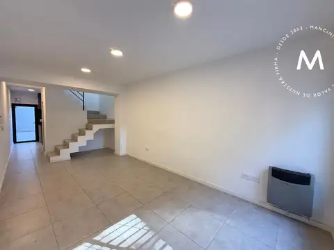 Depto Tipo Casa en Alquiler de 4 ambientes