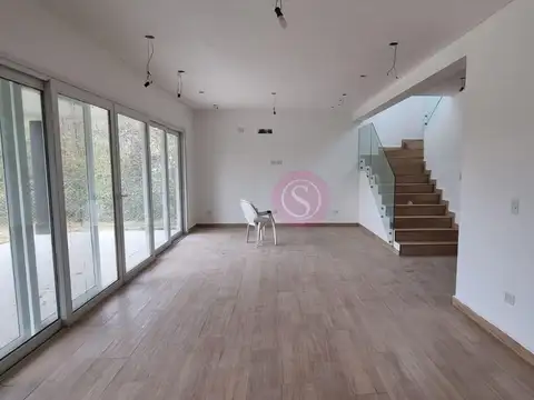 Casa 4 ambientes con 3 baños