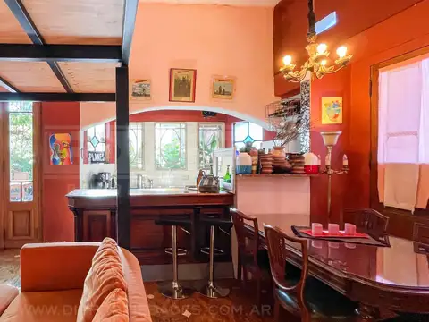 El zorzal al 1500, entre Montes de oca y Nuestras malvinas