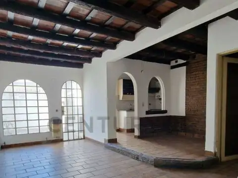 Casa en venta 5 AMBIENTES, La Plata