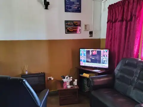 Casa 5 ambientes con 1 baño