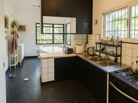 Casa en Venta con 4 cocheras