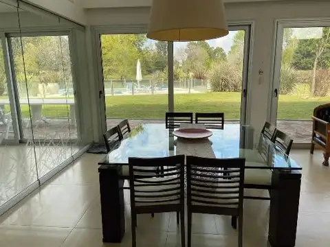 Importante Propiedad al Golf - Club Privado El Ombú