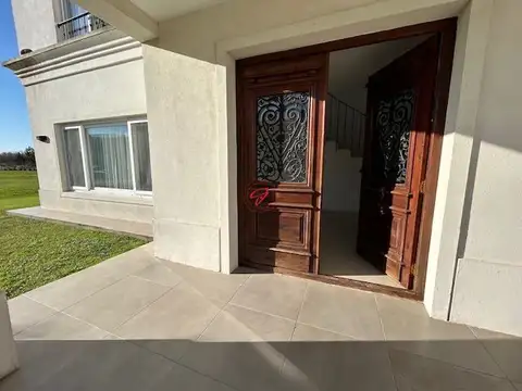 Casa 5 ambientes con 4 baños