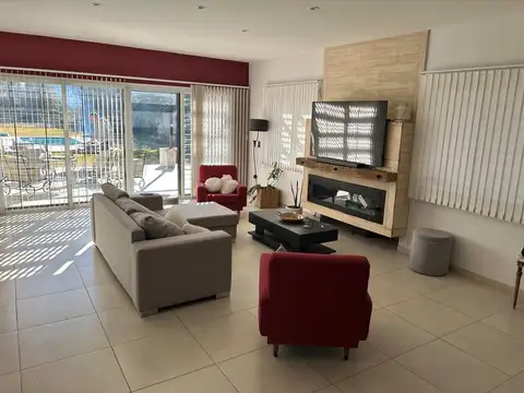 Casa en Venta con 3 cocheras