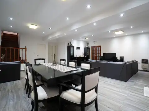 Casa 6 ambientes con 2 baños