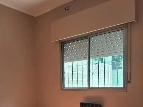 Casa 5 ambientes con 1 baño